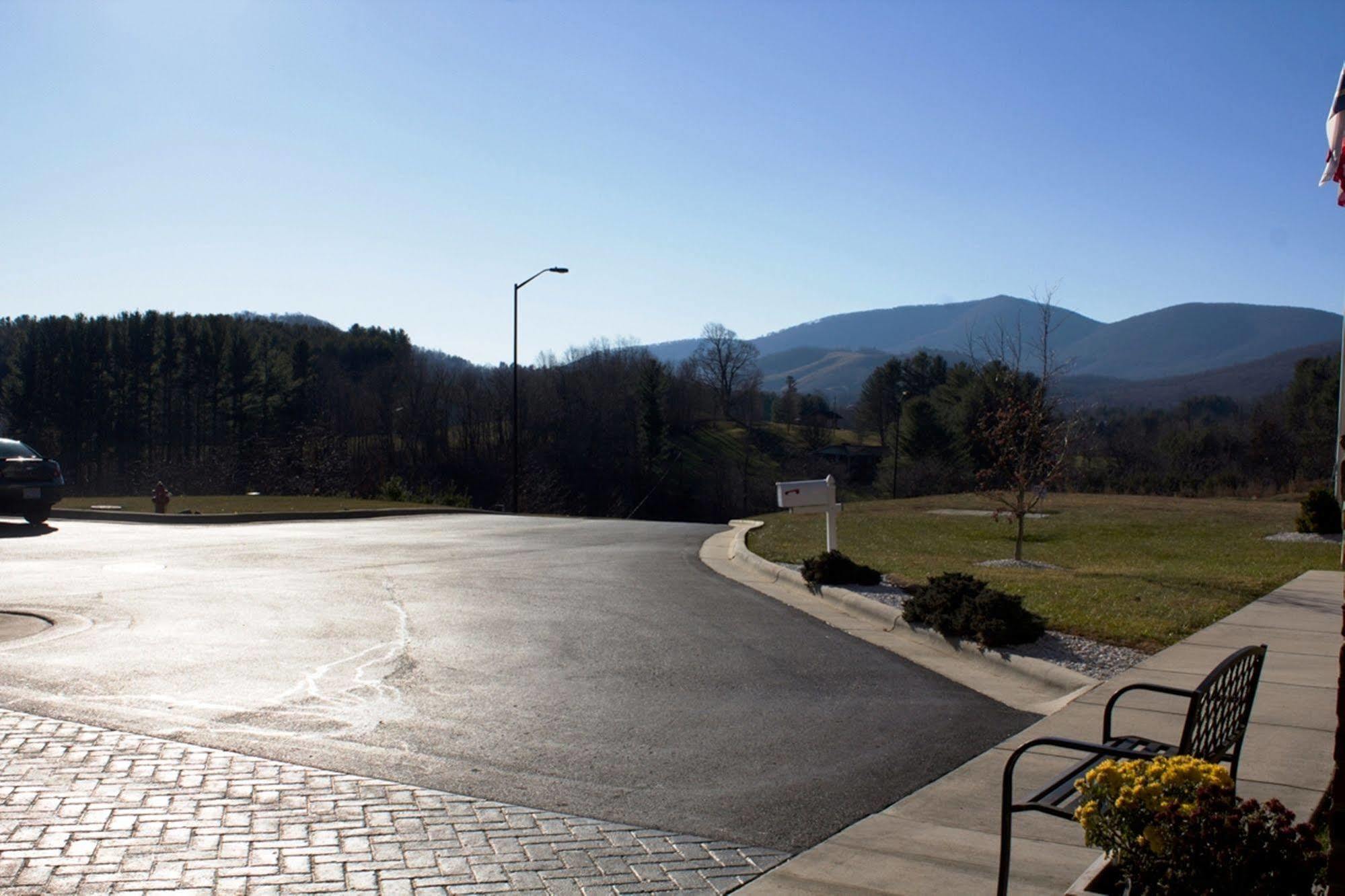 Holiday Inn Express West Jefferson By Ihg Luaran gambar